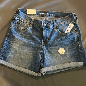 Old Navy blues jean shorts size 4.